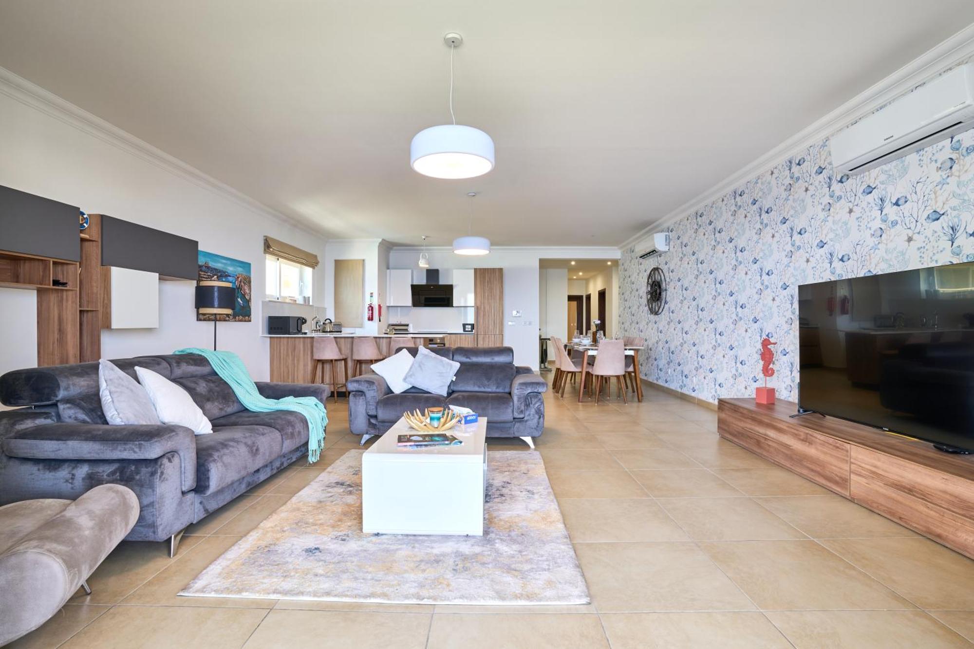 Stunning 3-Bedroom Seaview Retreat In Fort Cambridge Sliema Dış mekan fotoğraf