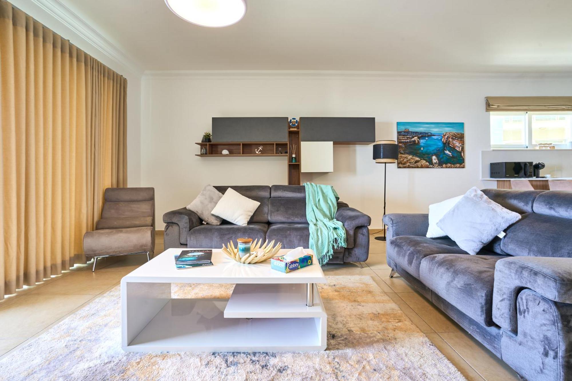Stunning 3-Bedroom Seaview Retreat In Fort Cambridge Sliema Dış mekan fotoğraf
