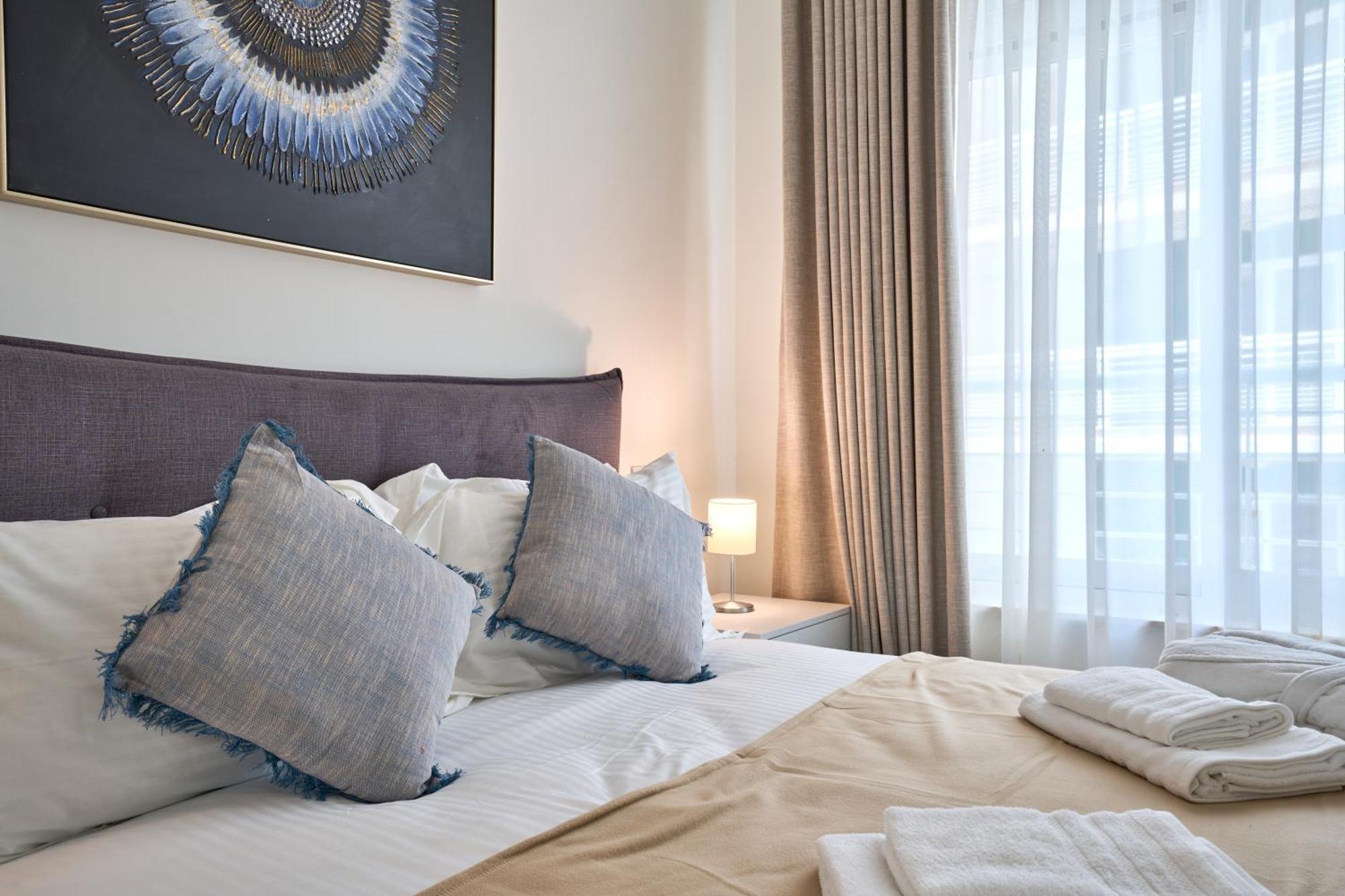 Stunning 3-Bedroom Seaview Retreat In Fort Cambridge Sliema Dış mekan fotoğraf