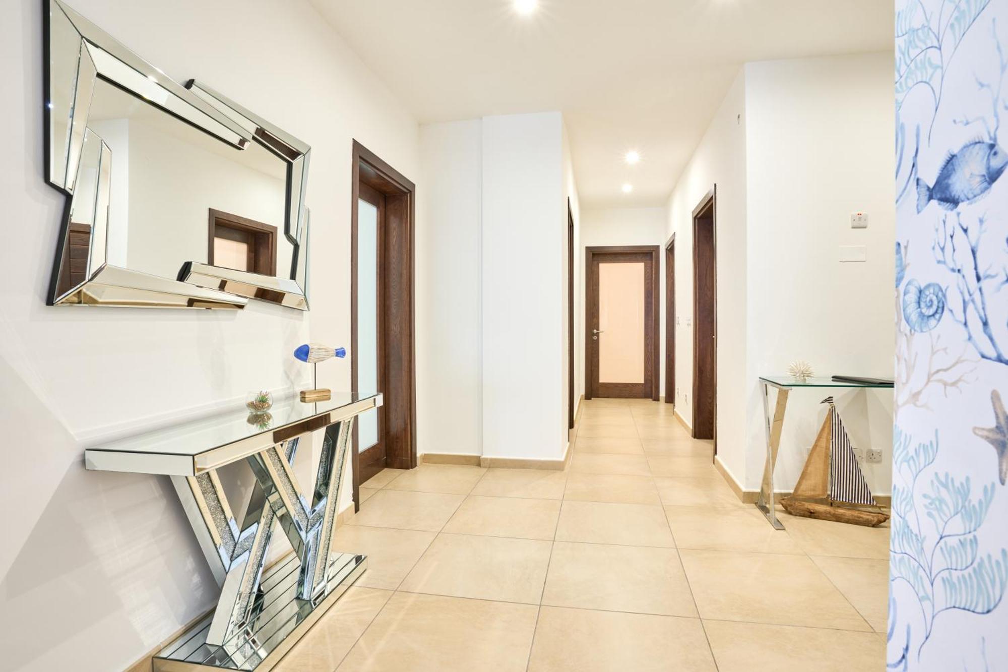 Stunning 3-Bedroom Seaview Retreat In Fort Cambridge Sliema Dış mekan fotoğraf