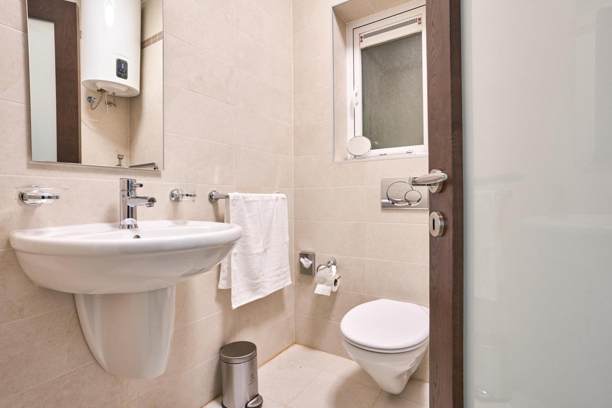 Stunning 3-Bedroom Seaview Retreat In Fort Cambridge Sliema Dış mekan fotoğraf