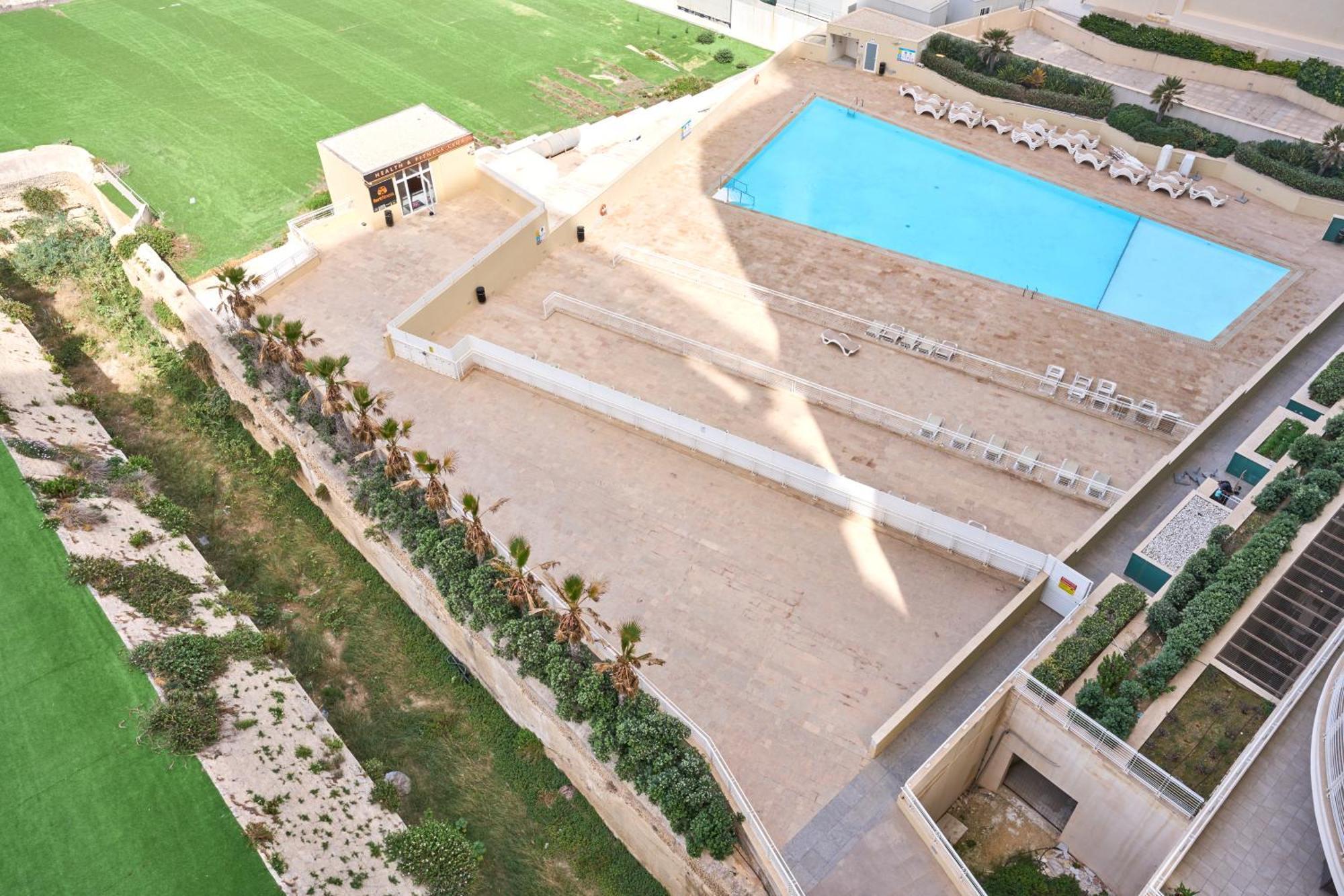 Stunning 3-Bedroom Seaview Retreat In Fort Cambridge Sliema Dış mekan fotoğraf